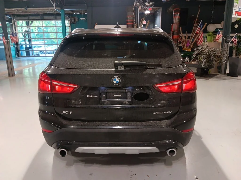 Used 2022 Black BMW xDrive28i image 8