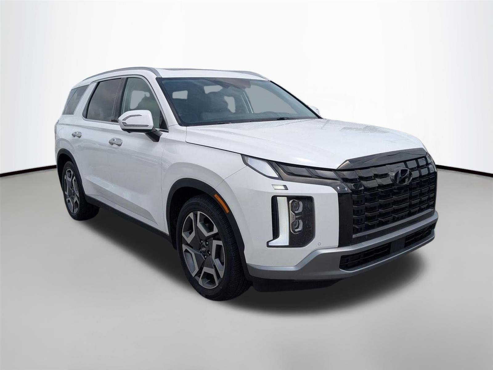 Used 2023 Silver Hyundai SEL image 4