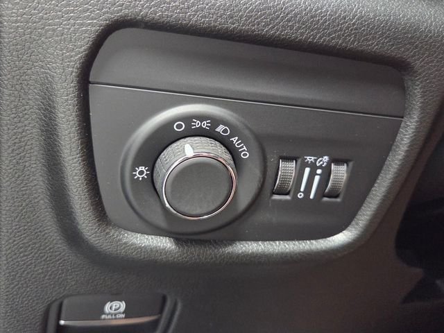 New 2026 Silver Zynith Exterior Paint Jeep Laredo X image 31