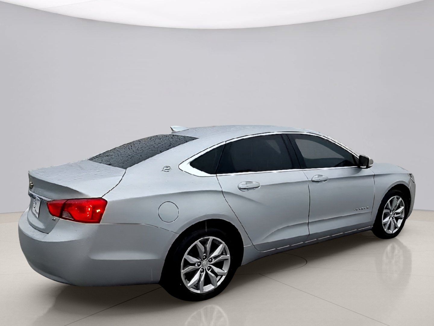 Used 2018 Silver Chevrolet LT image 4