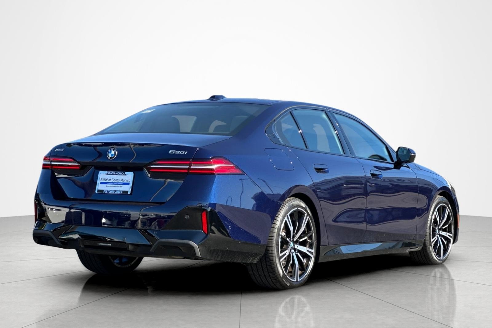 Used 2025 Tanzanite Blue II Metallic BMW 530i xDrive image 5
