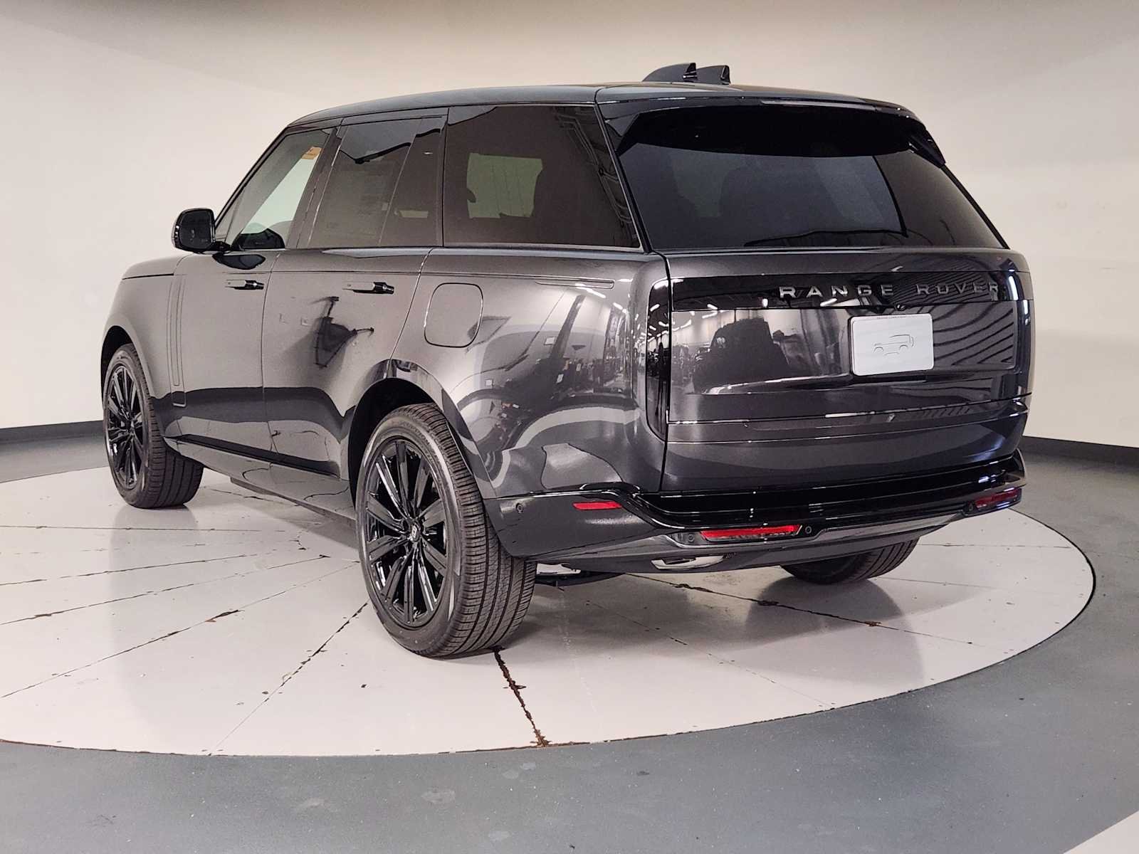 New 2027 Carpathian Grey Premium Metallic Land Rover SE image 6