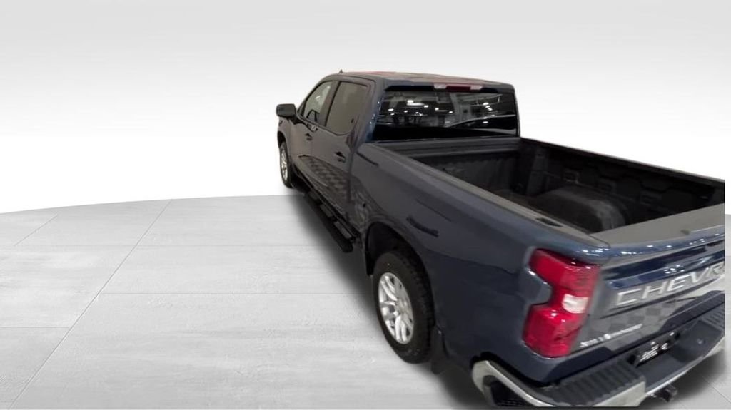 2023 Chevrolet Silverado 1500 LT photo 3