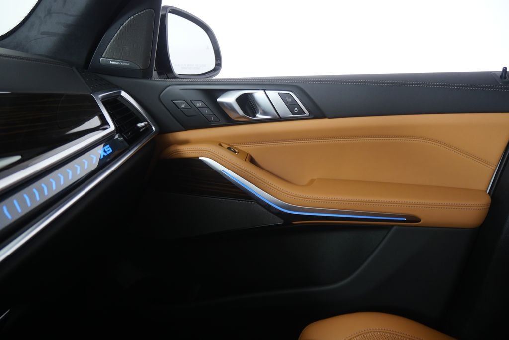 New 2026 Mineral White Metallic BMW xDrive50e image 22