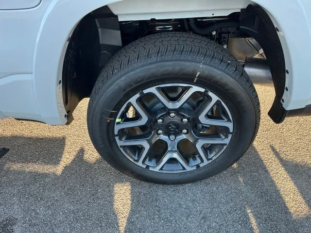 New 2026 Bright White Clear-Coat Exterior Paint RAM Laramie image 20