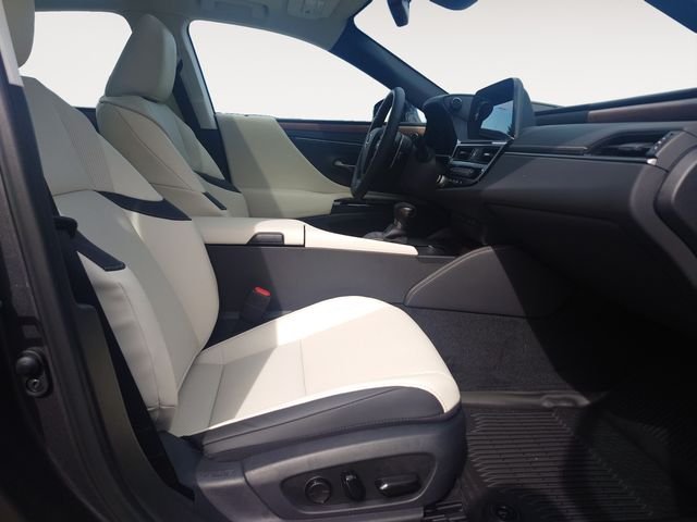 2025 Lexus ES 350 - Photo 15