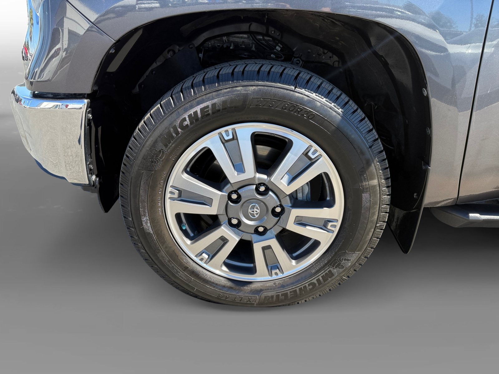 Used 2019 Magnetic Gray Metallic Toyota SR5 image 9