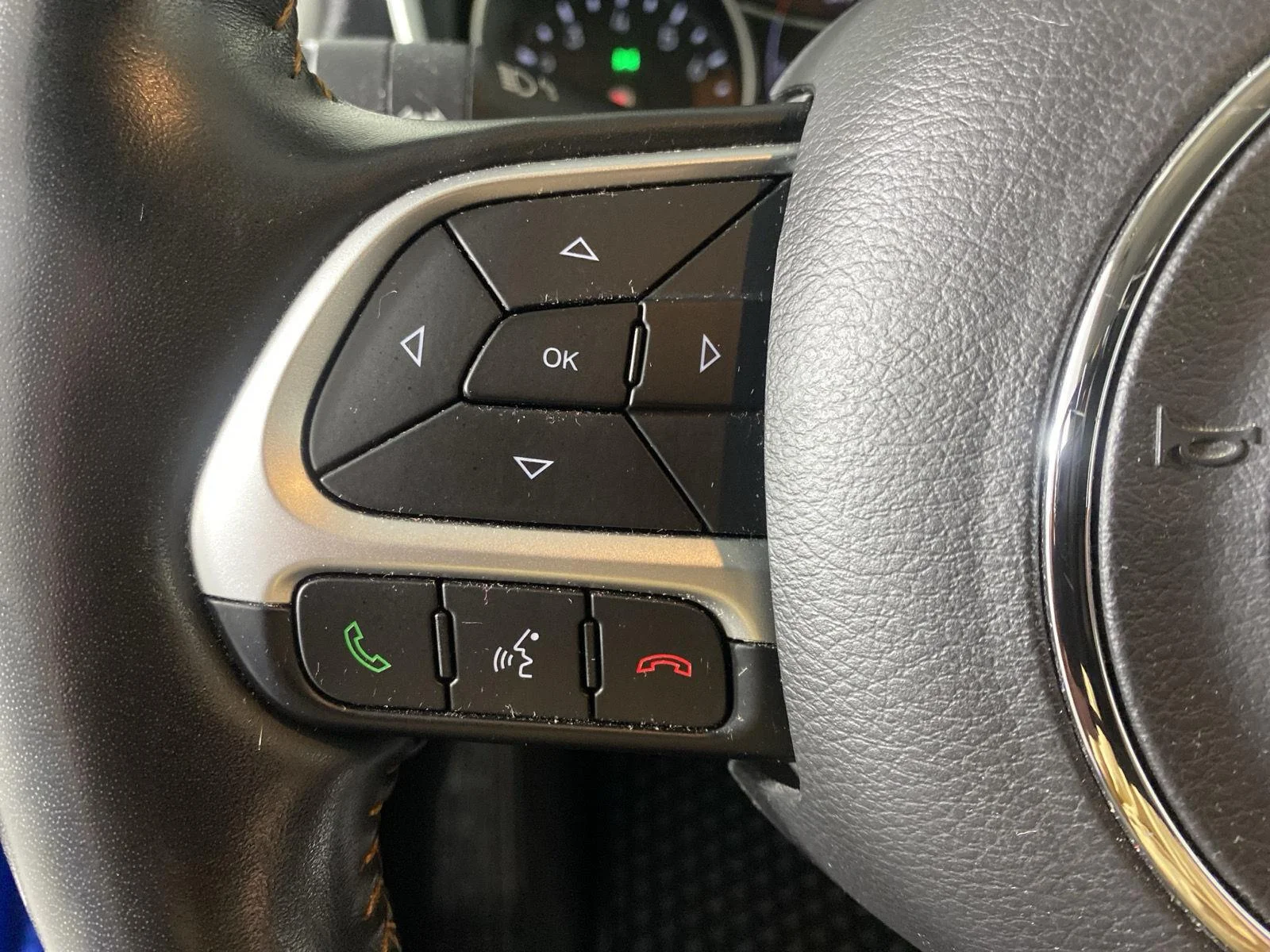 Used 2020 Laser Blue Pearlcoat Jeep Latitude image 14