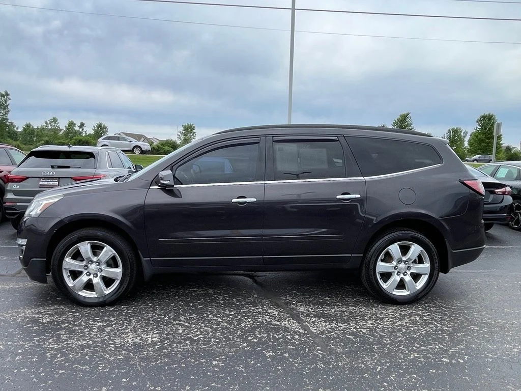 Used 2017 Chevrolet Traverse 1LT with VIN 1GNKRGKD7HJ319061 for sale in Racine, WI