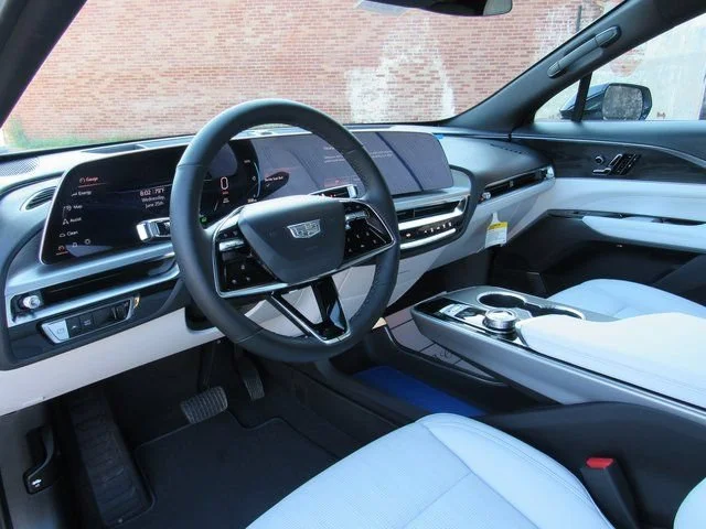 2025 Cadillac LYRIQ Luxury 1 - Photo 6