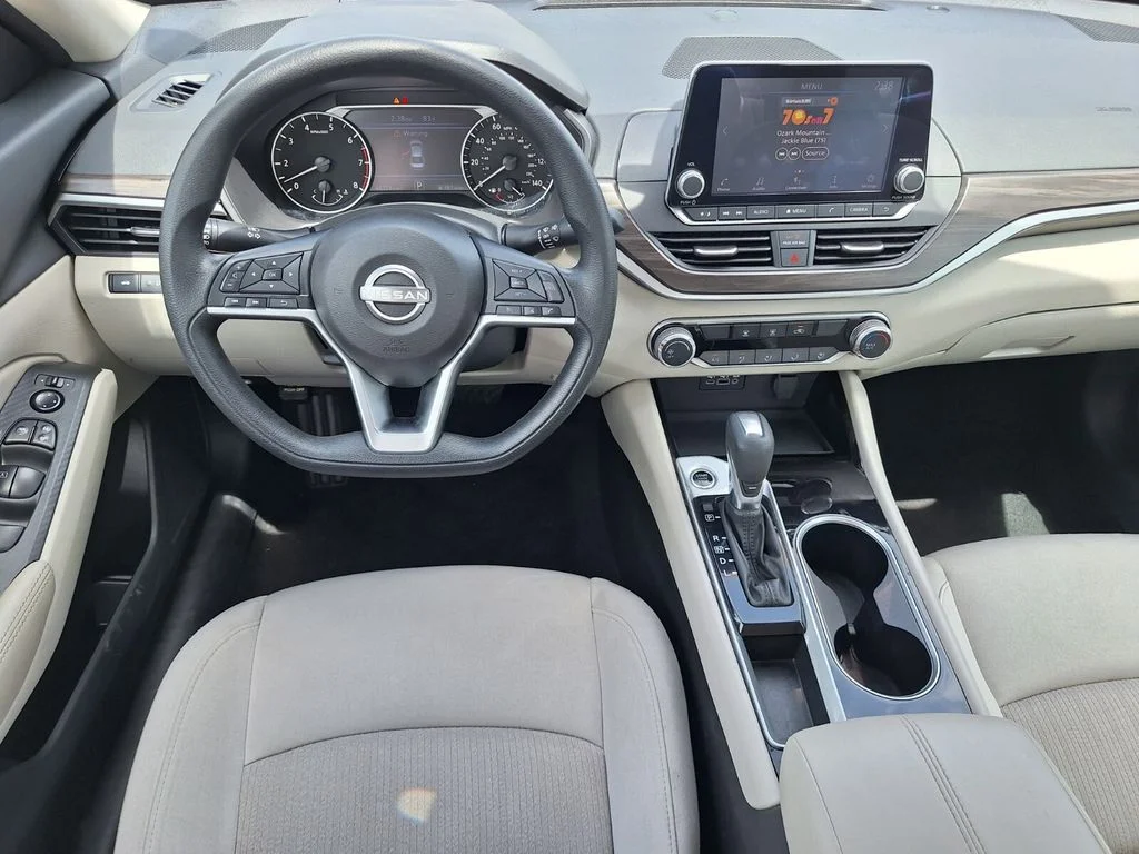 Used 2024 White Nissan 2.5 SV image 11