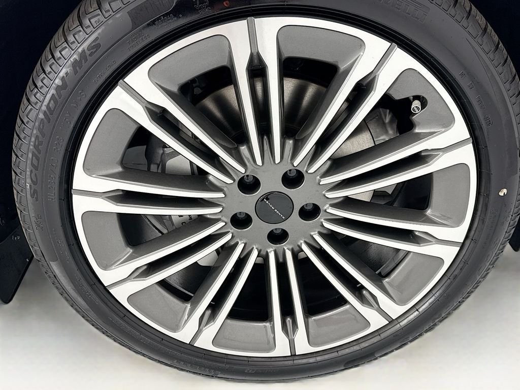 New 2026 Fuji White LAND ROVER SE 7 Seats image 31