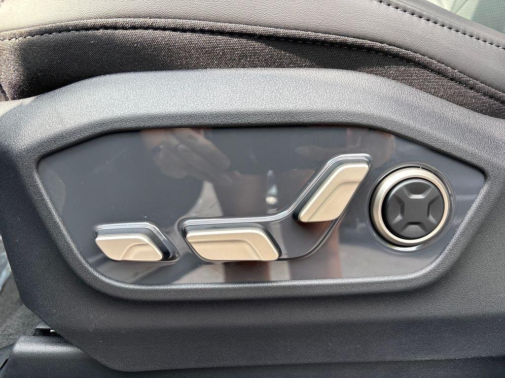 New 2027 Glacial White Pearl Kia SX image 15