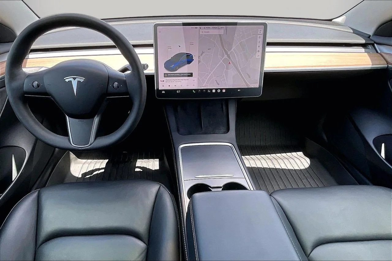 Used 2021  Tesla Standard Range Plus image 16