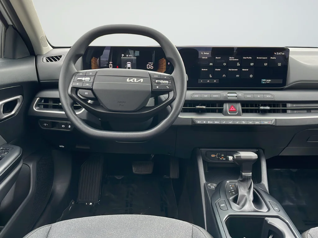 Used 2025 White Kia LXS image 12