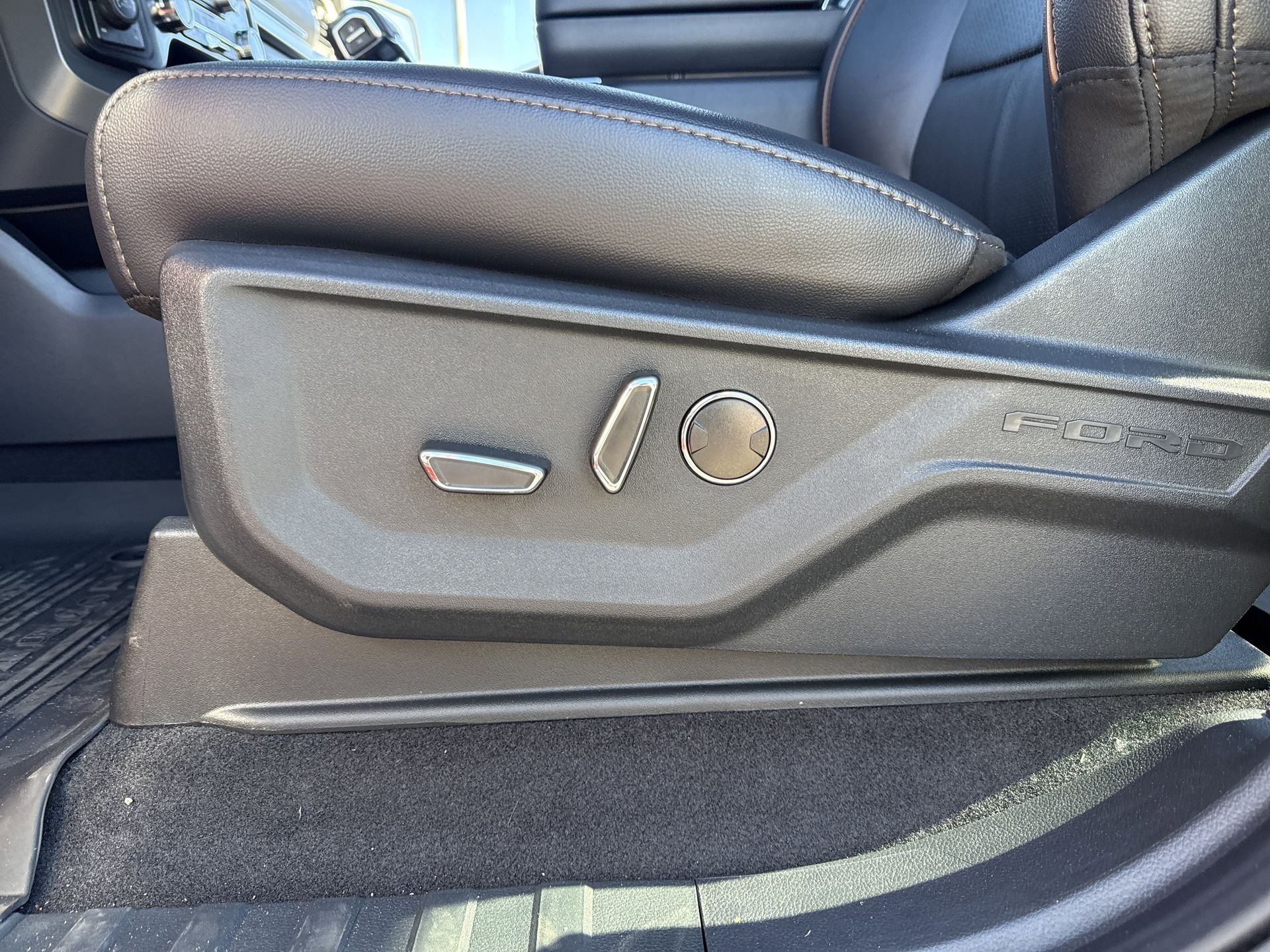 2025 Ford F-150 Lariat - Photo 21