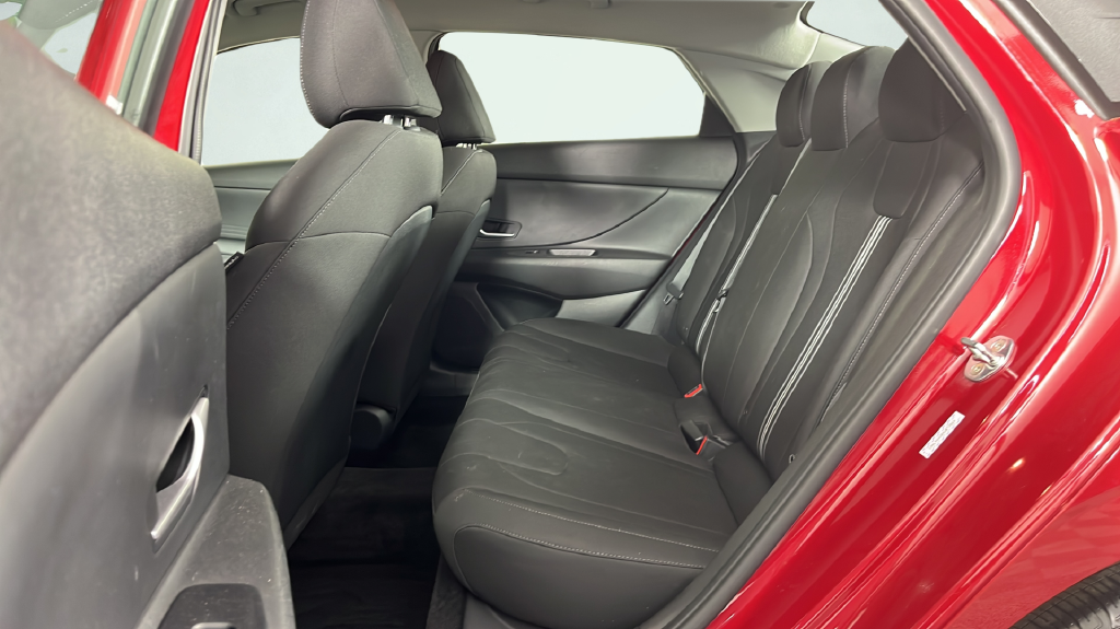 2021 Hyundai Elantra SEL - Photo 16