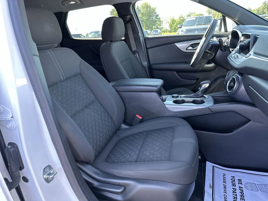 Used 2022 White Chevrolet LT image 29