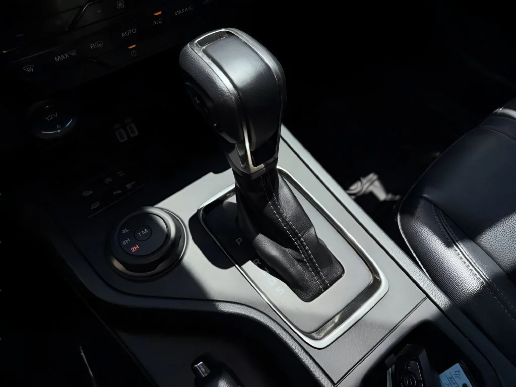 Used 2019  Ford XL image 15