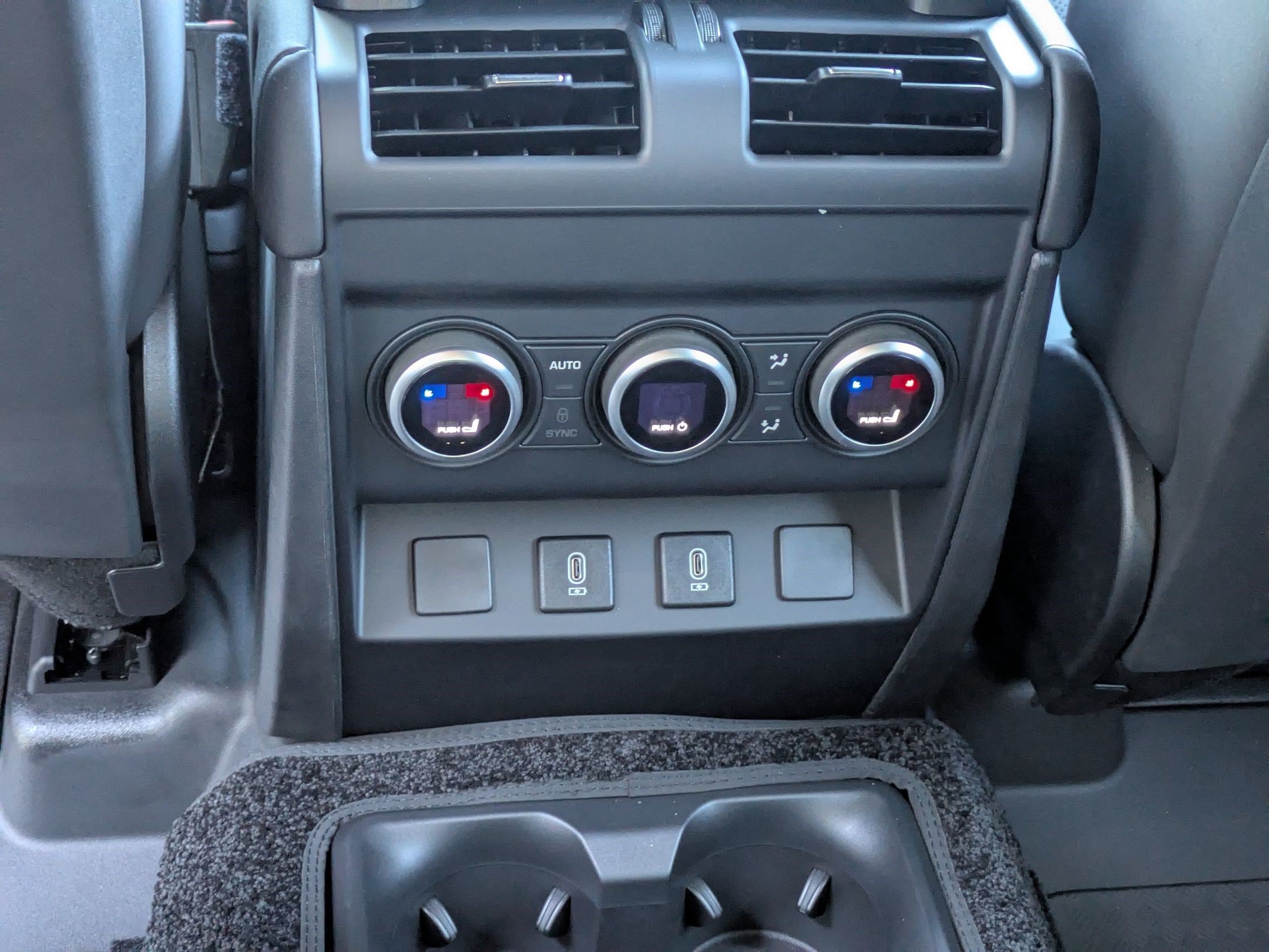 New 2026 Santorini Black Land Rover P400 X-Dynamic SE image 25