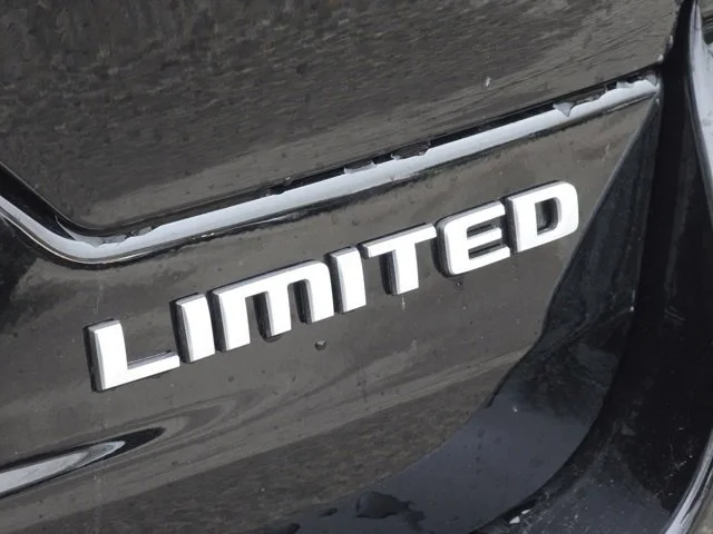 New 2025 Diamond Black Crystal Pearlcoat Jeep Limited image 26