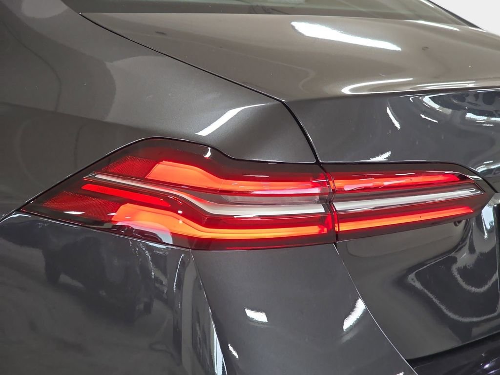 Used 2026 Dark Graphite Metallic BMW 530i image 20