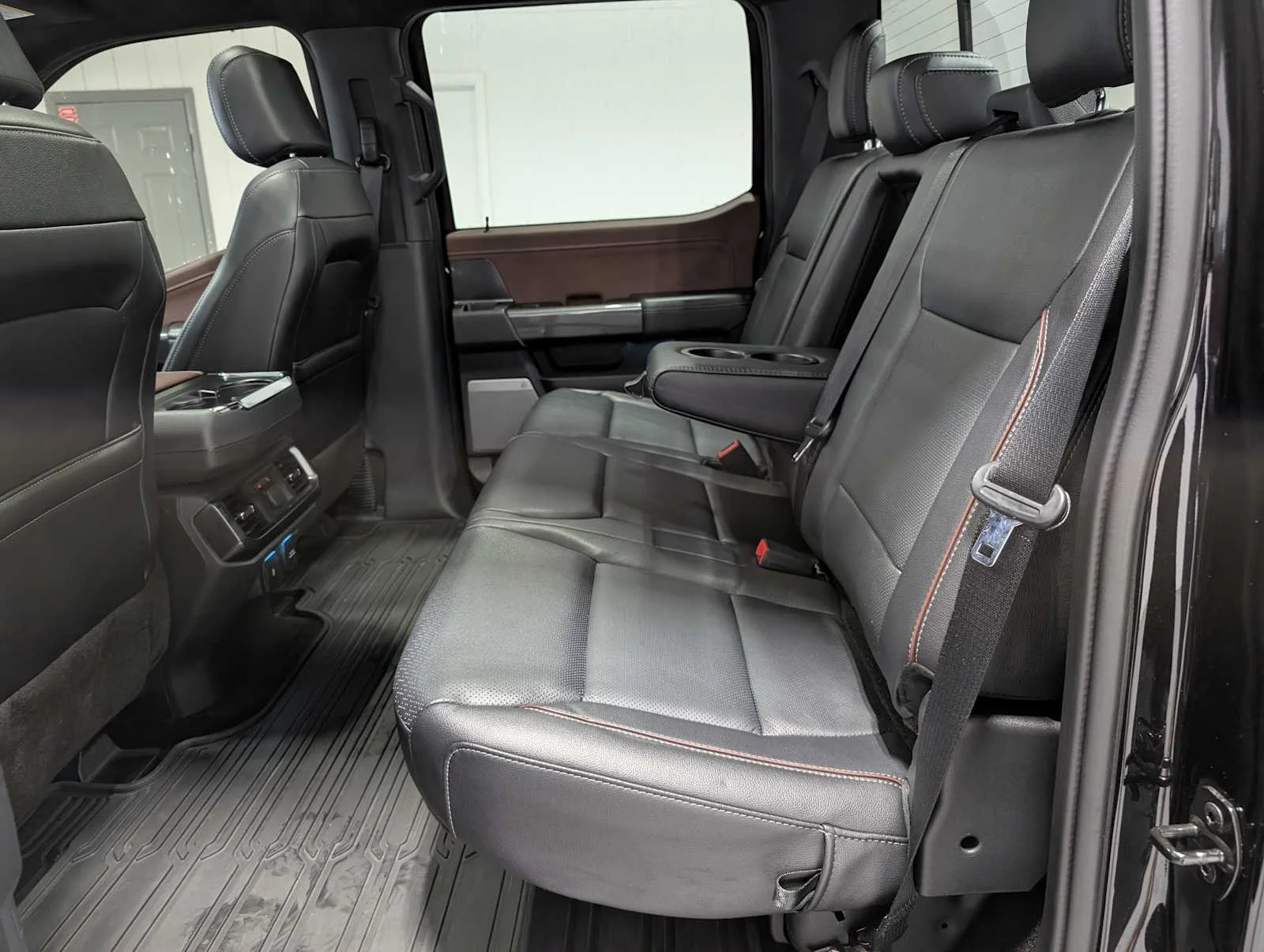 Used 2022 Agate Black Ford LARIAT image 24
