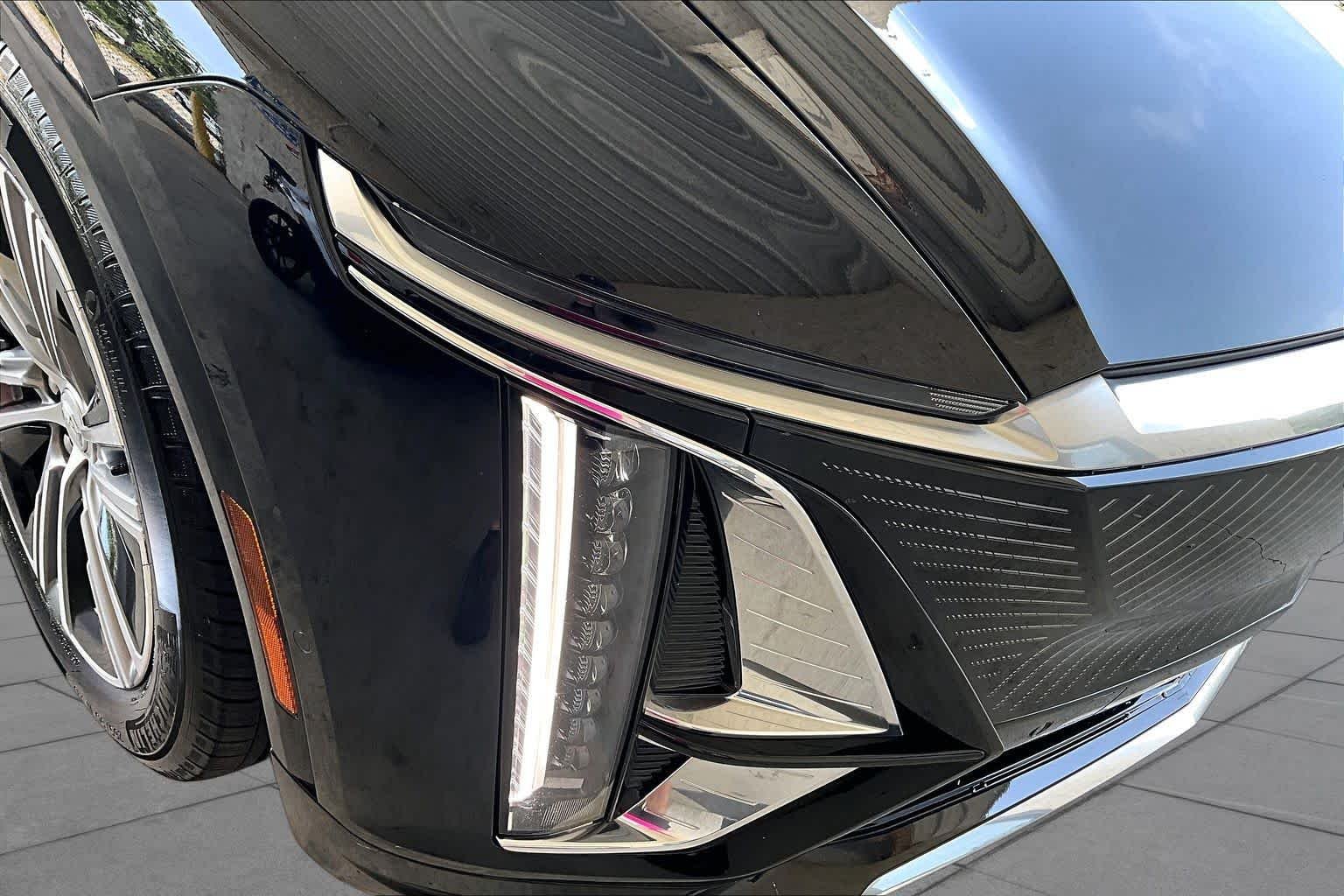 Used 2025 Stellar Black Metallic Cadillac Luxury image 27