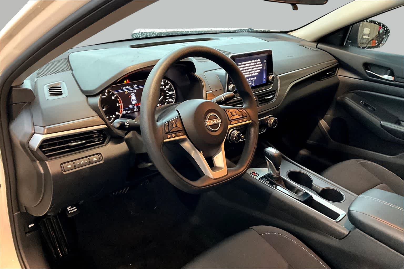 Used 2025 Glacier White Nissan SV image 16