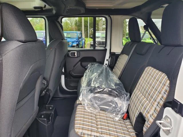 New 2026 Bright White Clear-Coat Exterior Paint Jeep 85th Anniversary image 20