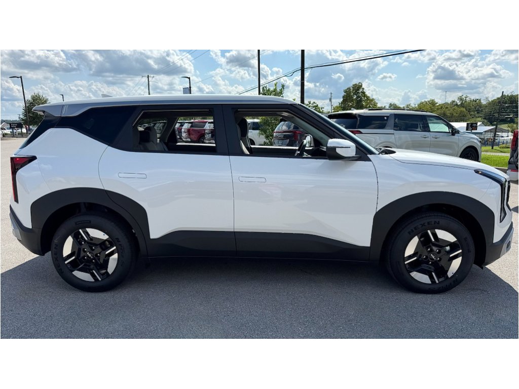 New 2027 Snow White Pearl Kia LX image 3