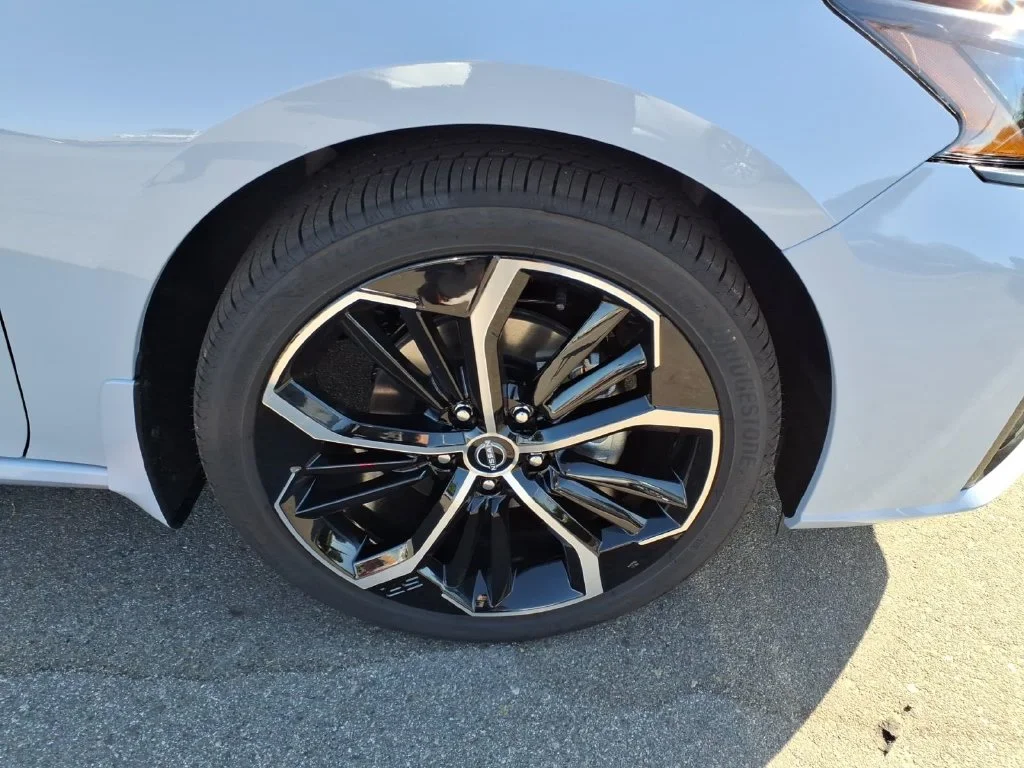 New 2026 Gray Sky Pearl Nissan SR image 4