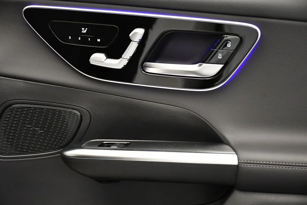 New 2026 Polar White Mercedes-Benz GLC 300 image 44