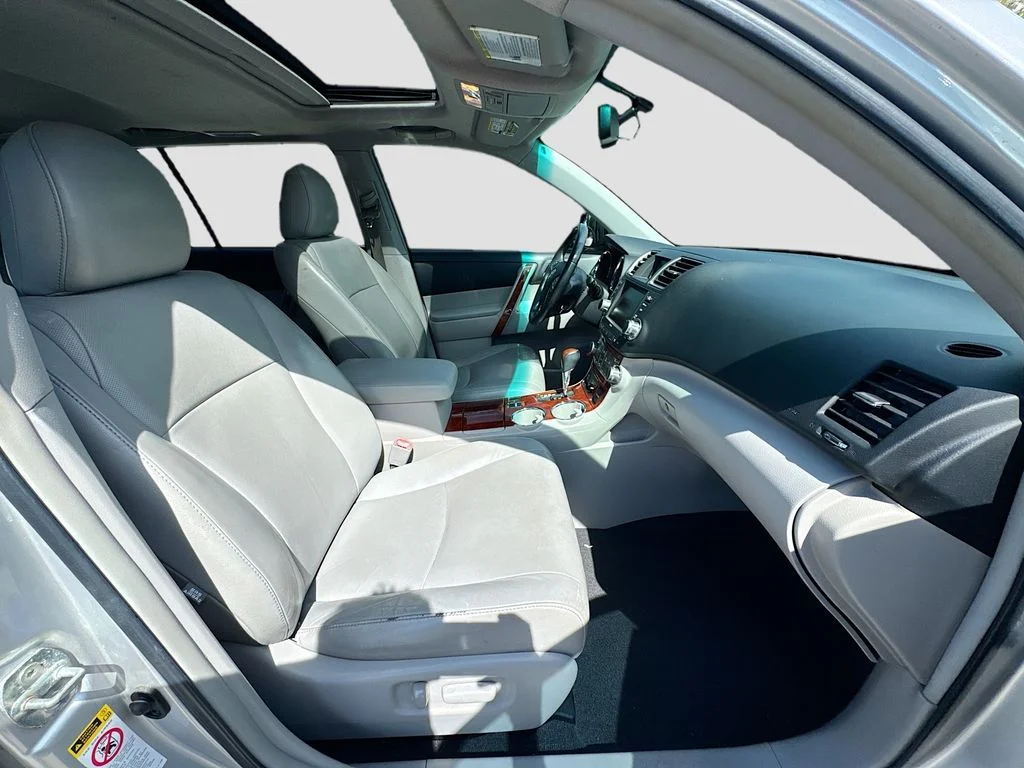 Used 2012 Silver Toyota Limited image 30