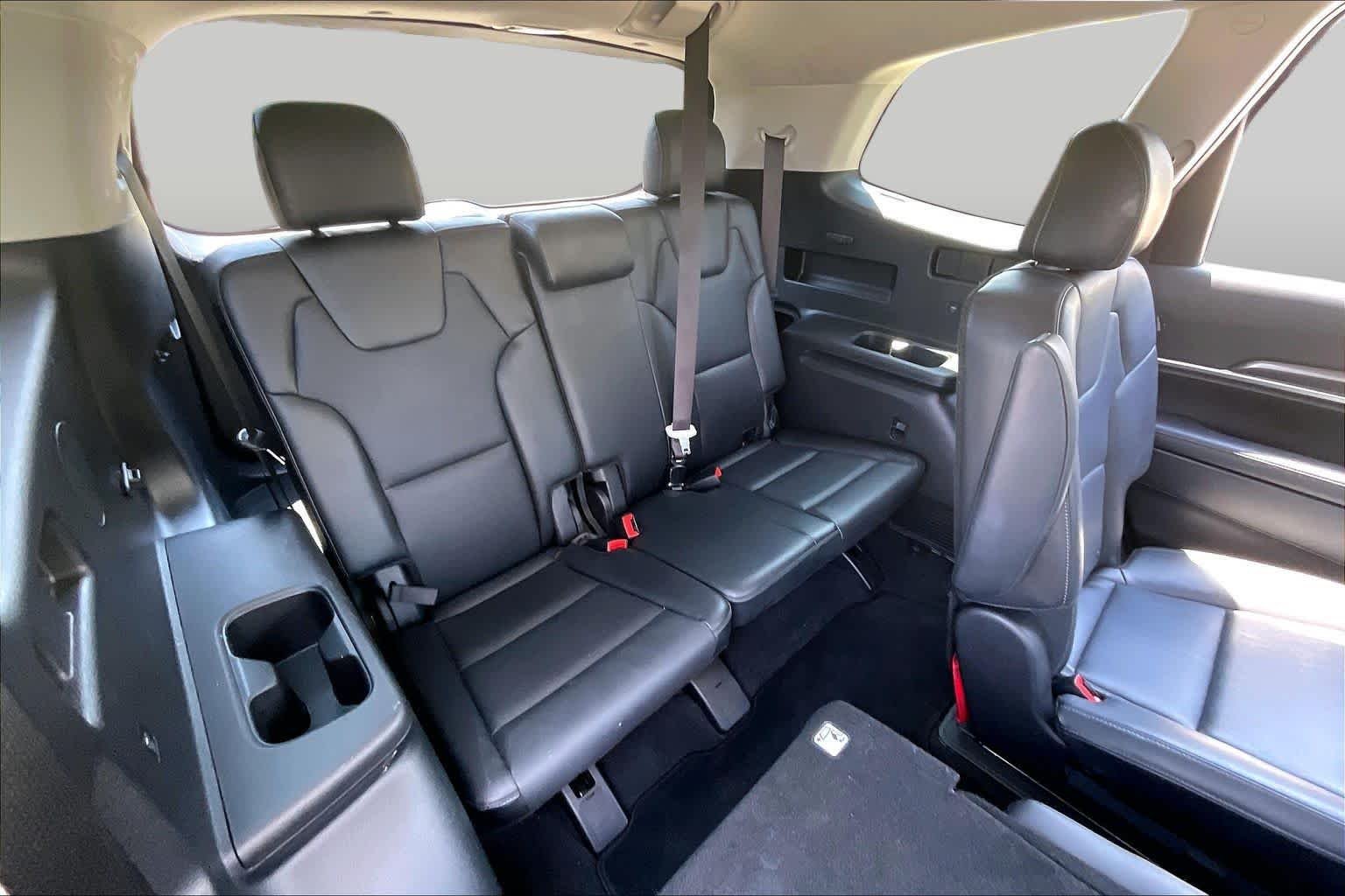 Used 2025 Dark Moss Kia S image 34