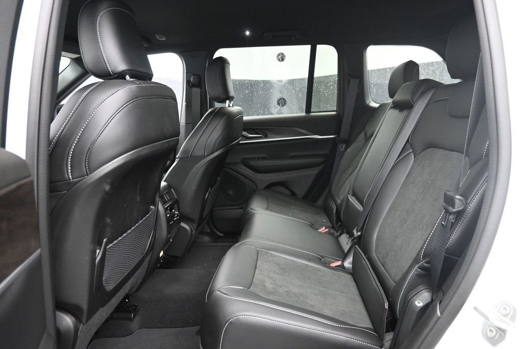 New 2026 Bright White Clear-Coat Exterior Paint Jeep Altitude image 12