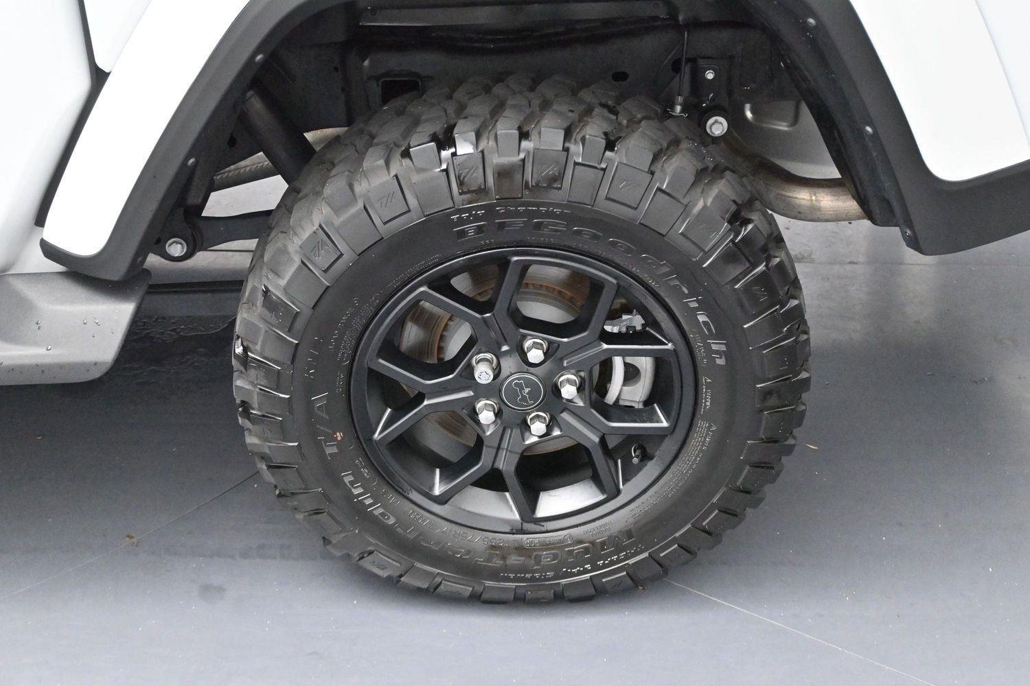Used 2025 White Jeep High Tide image 27