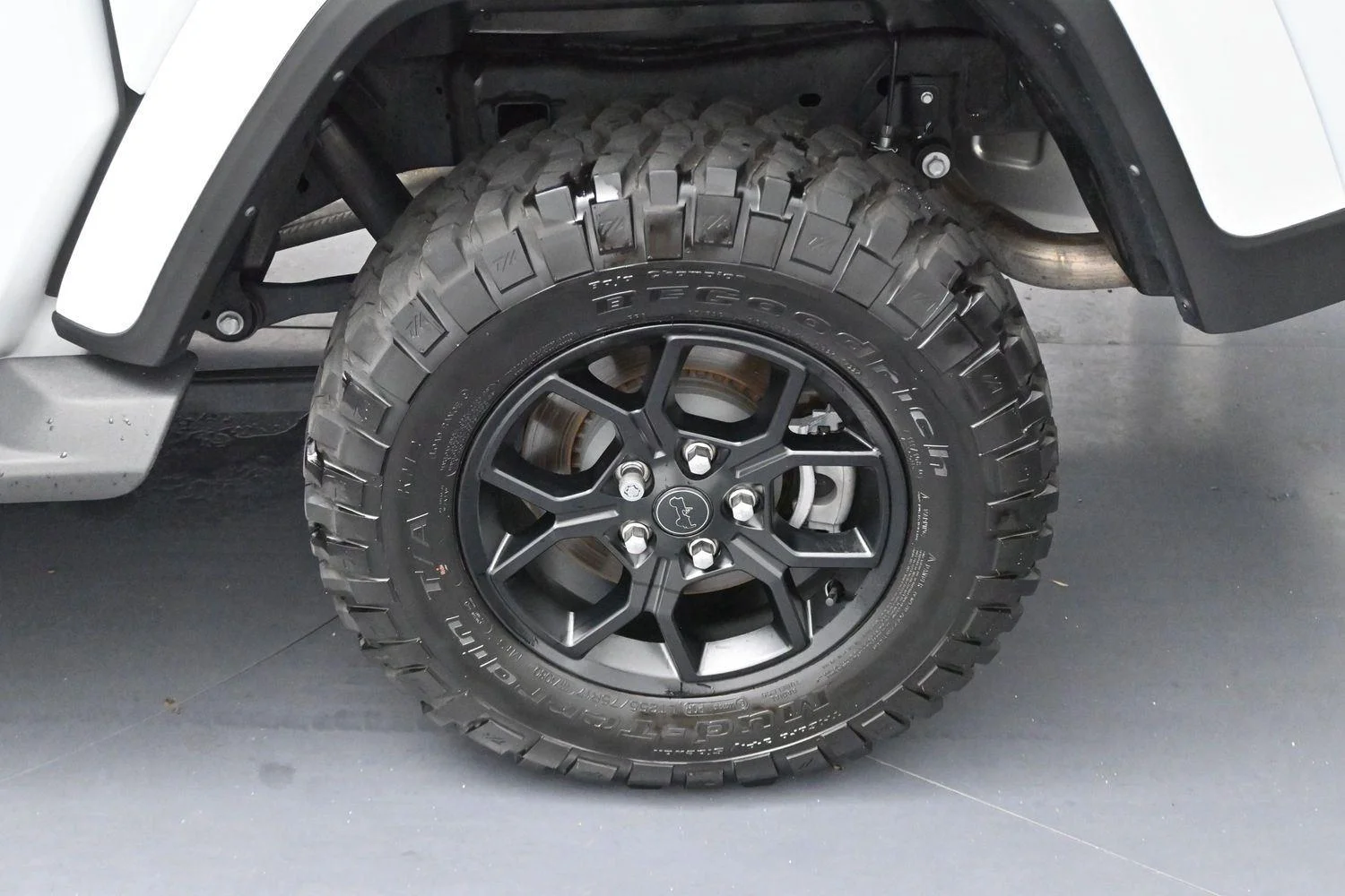 Used 2025 White Jeep High Tide image 27