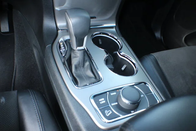 Used 2019 Diamond Black Crystal Pearlcoat Jeep Altitude image 11