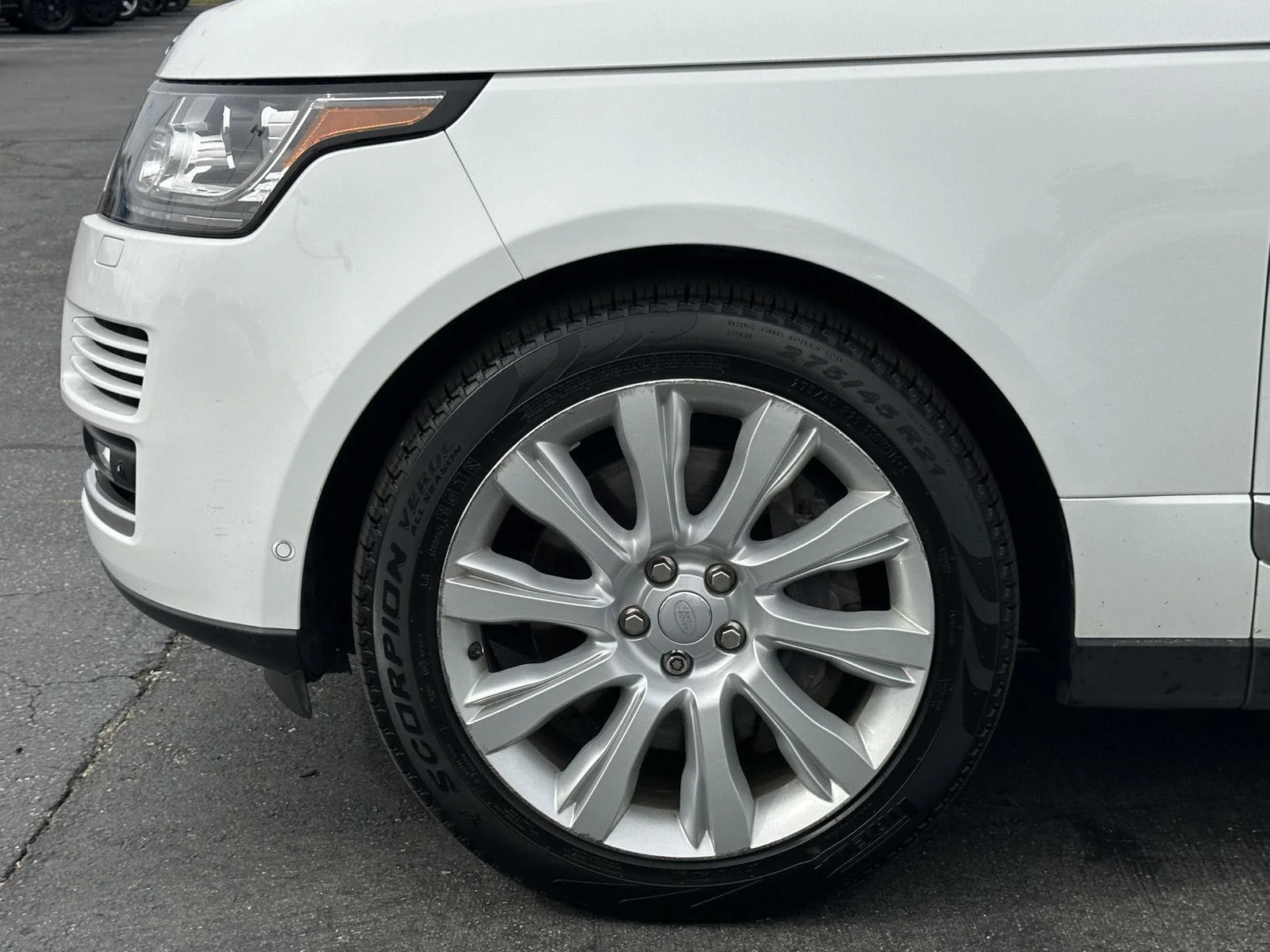 Used 2017 Fuji White Land Rover 5.0L V8 Supercharged image 43
