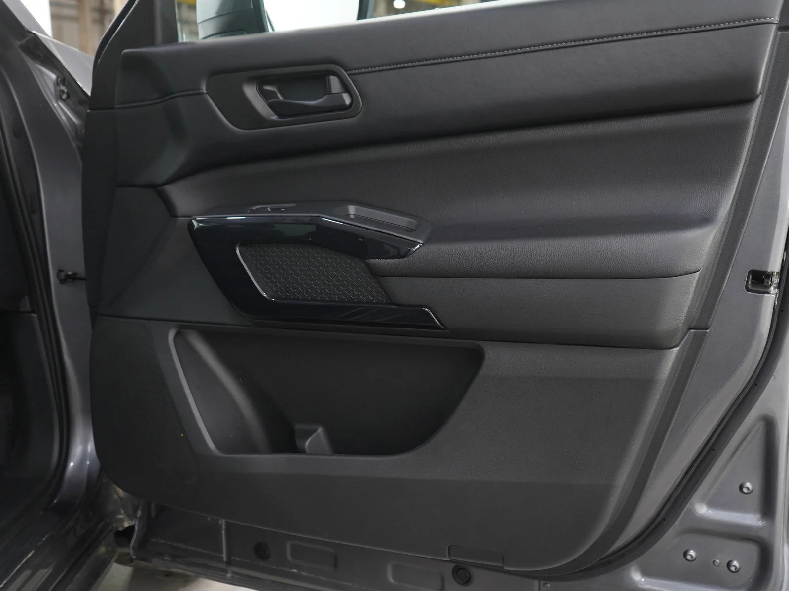 Used 2023 Gun Metallic Nissan SV image 9
