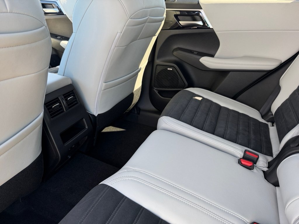 New 2026 Black Diamond Mitsubishi SE image 14