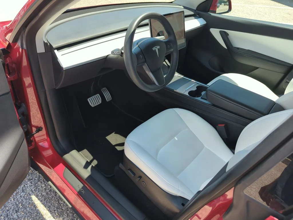 Used 2022  Tesla Performance image 11