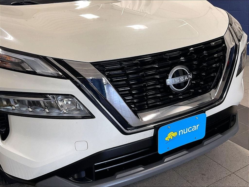 Used 2023 White Nissan SV image 31