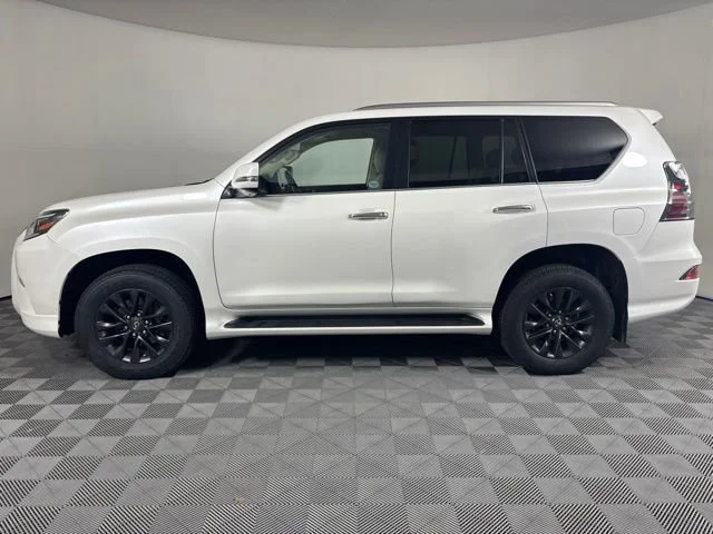 Used 2023 White Lexus GX 460 Premium image 42