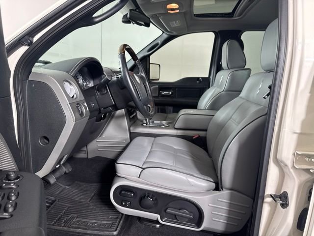 Used 2007  Lincoln Base image 11