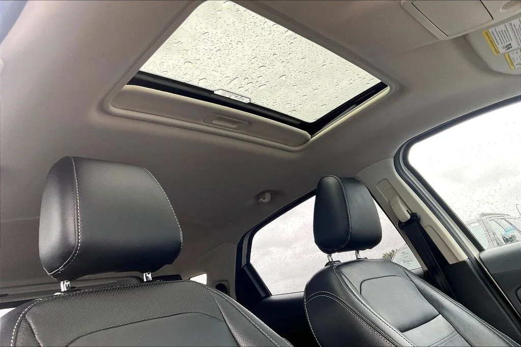 Used 2018 Diamond White Ford Titanium image 21