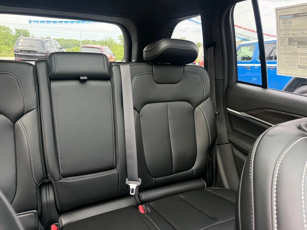 New 2026 Diamond Black Crystal Pearlcoat Jeep Limited image 55