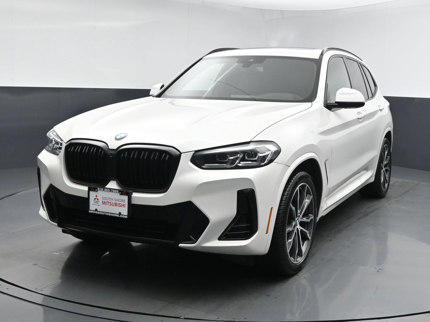 Used 2022 Alpine White BMW xDrive30i image 1