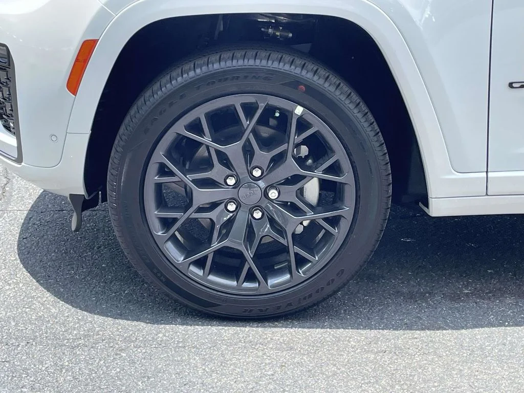 New 2026 Bright White Clear-Coat Exterior Paint Jeep Summit image 12